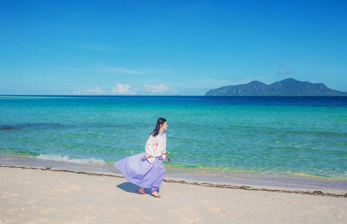 镜花水月的古装美女海边唯美写真气质迷人