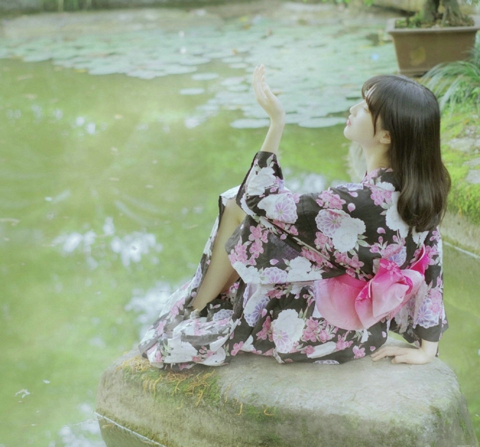 日本和服美女温泉边娇美迷人写真