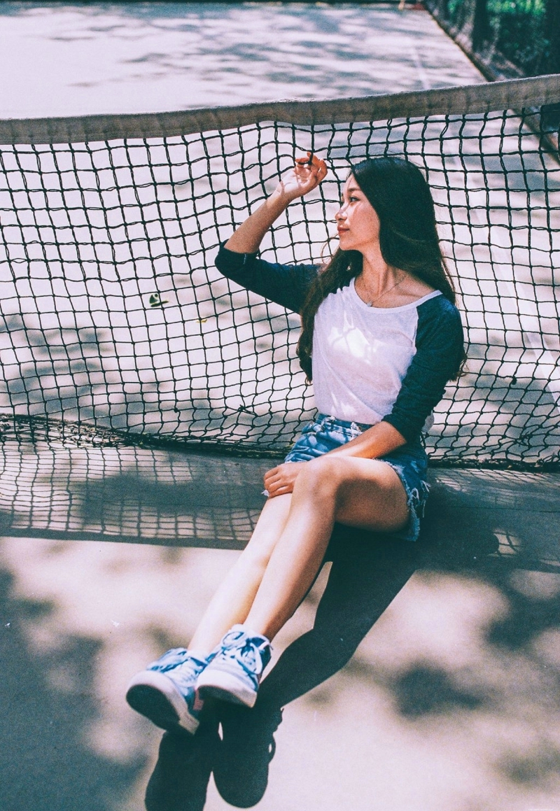 可爱萌妹子体育场内青春活泼卖萌写真