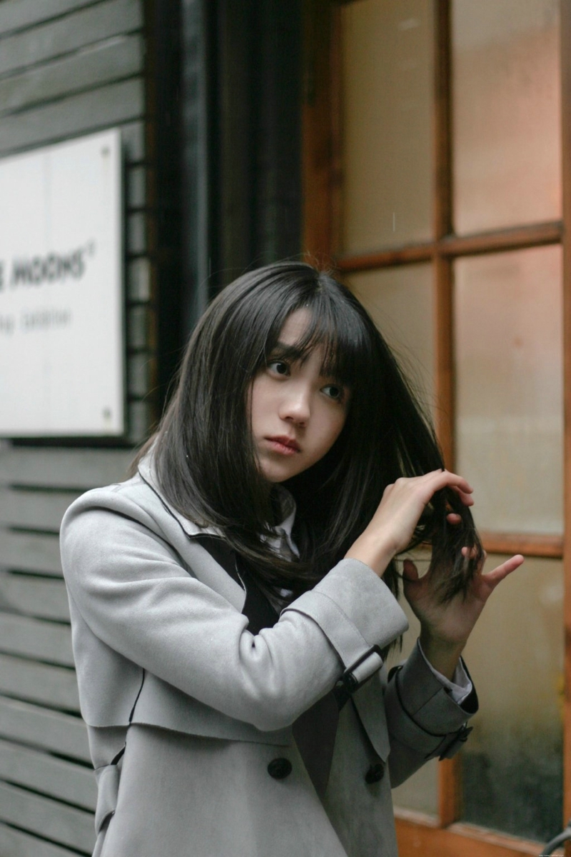 日系风衣萌妹子纯真浓眉大眼