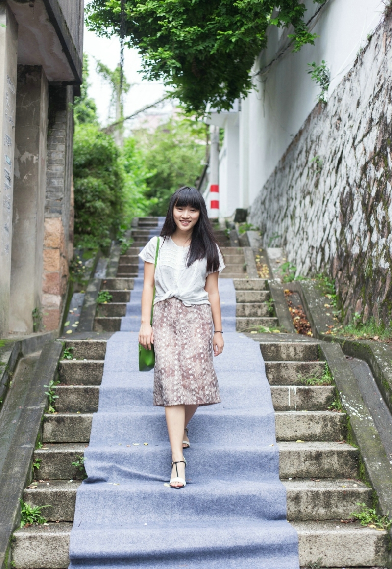 清新素颜妹子画画文艺温柔写真