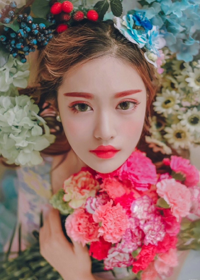 娇艳妹子私房粉嫩白皙肌肤美腿迷人