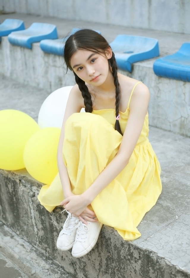 清纯天然迷人美女清新可爱甜美动人户外写真