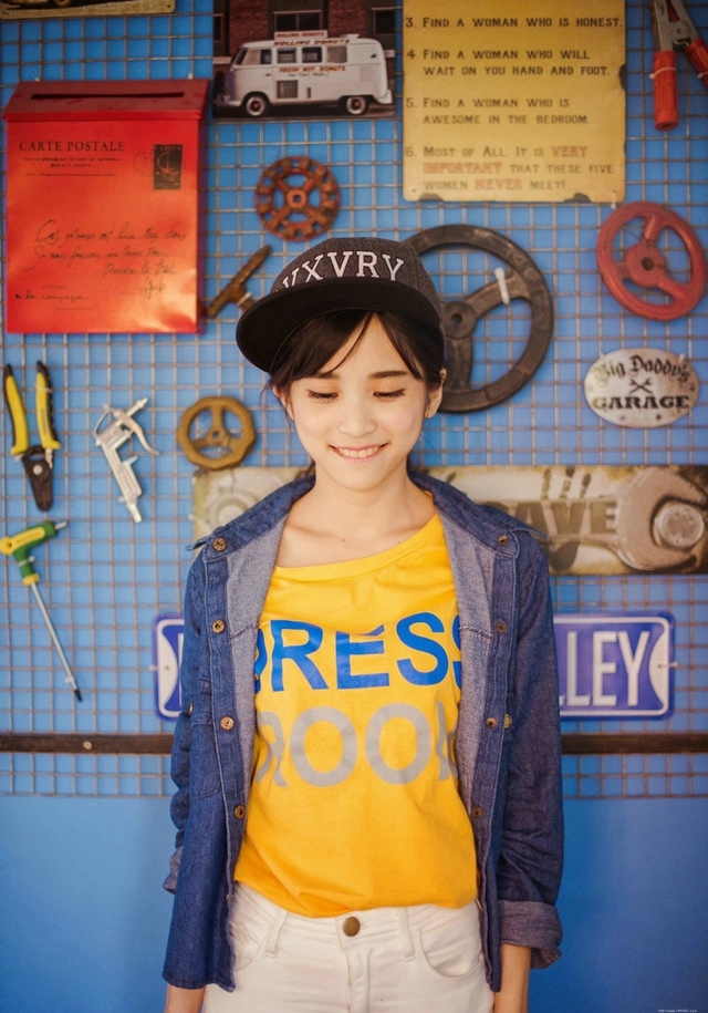 牛仔衣棒球帽可爱妹子青春无敌