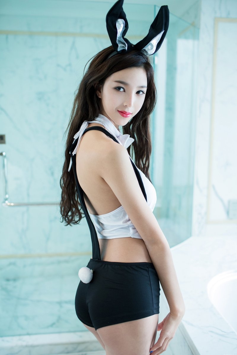 性感美女郑瑞熙床上白嫩美臀诱惑写真摄影图片