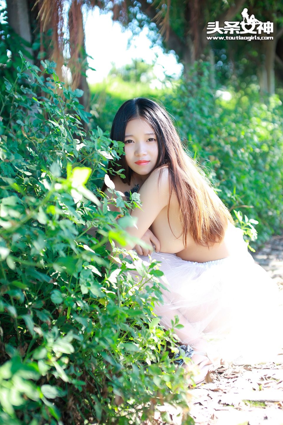 性感女生小雨大胆酥胸人体摄影图片