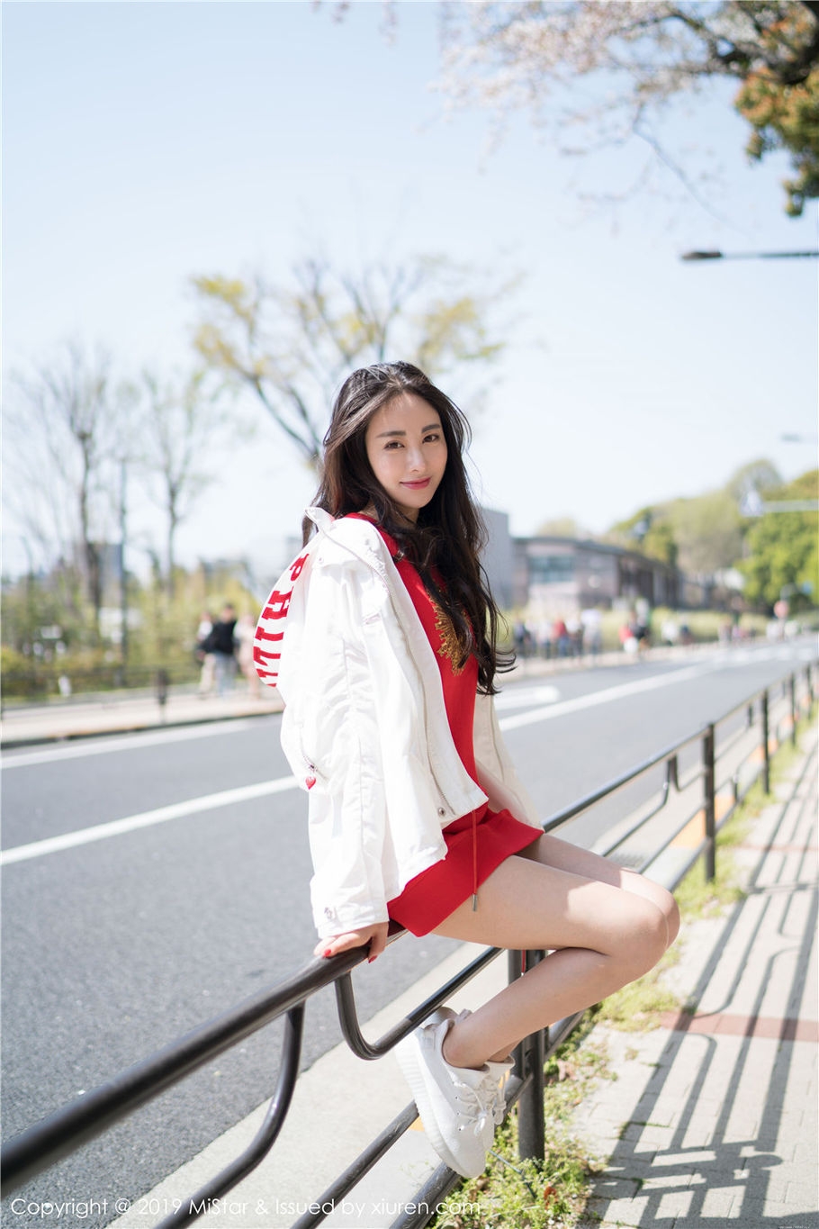 极品美女穆菲菲翘臀美腿丁字裤诱惑人体写真