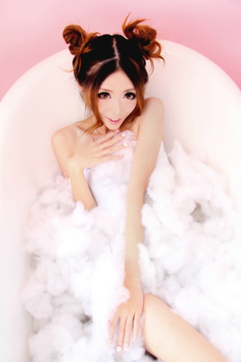 浴室裸体美女丰满白皙性感湿身诱惑写真