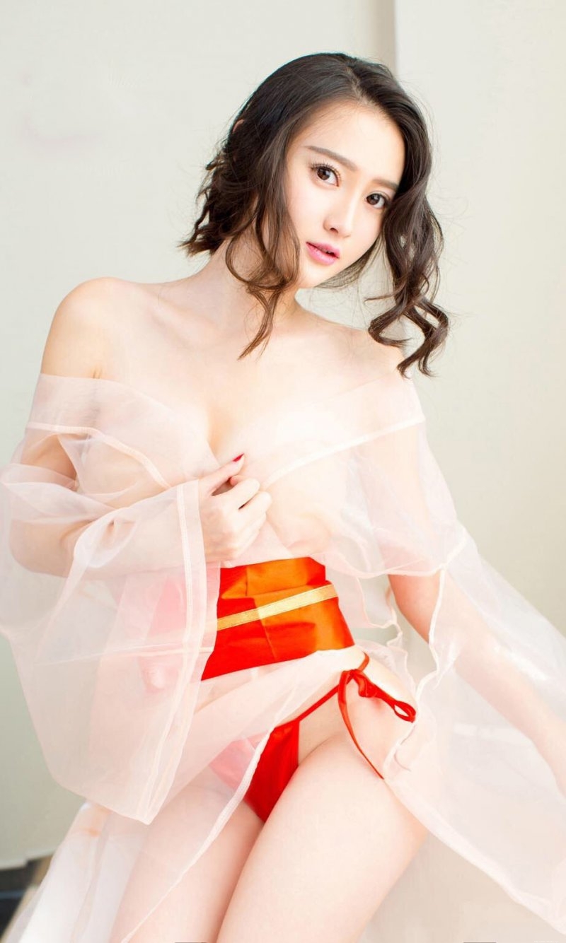 性感少女潇潇薄纱内衣酥胸半露绝色诱惑图片