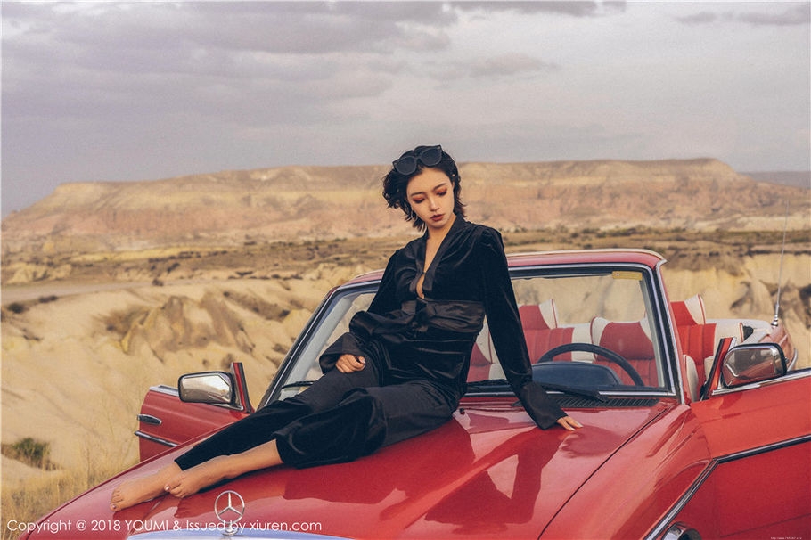 冷艳美女冯木木LRIS性感比基尼诱惑写真