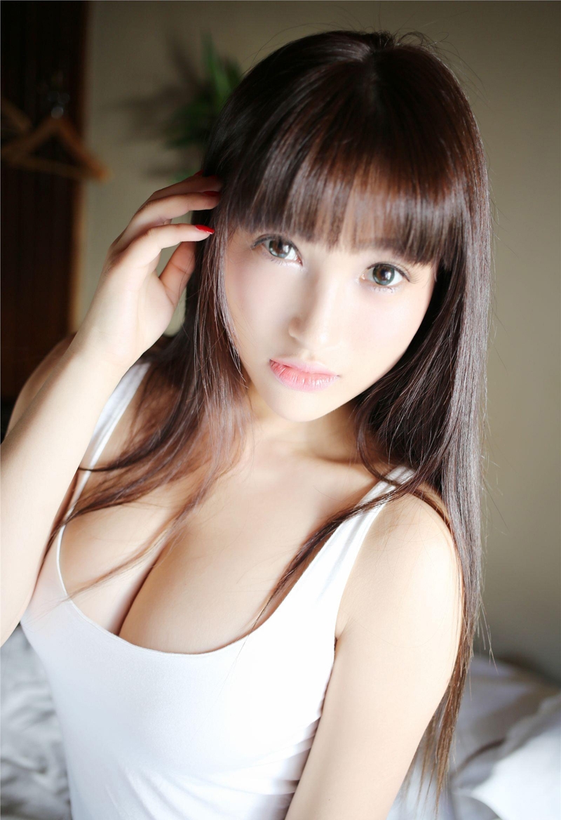 丰满大胸性感女生Nic妮可可魔鬼身材秀