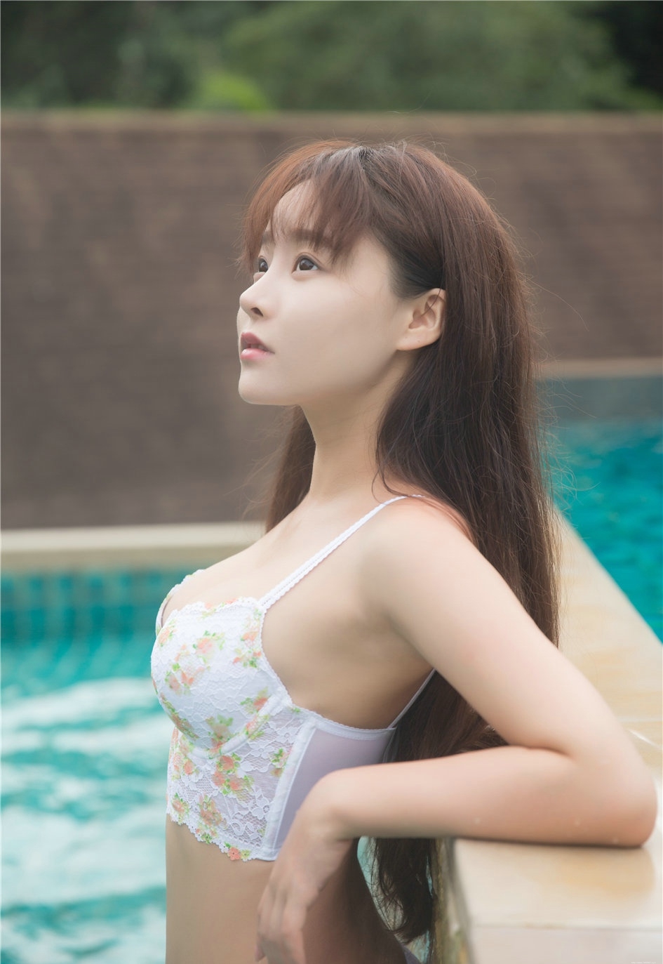 柳侑绮90后性感美女写真比基尼太惹火