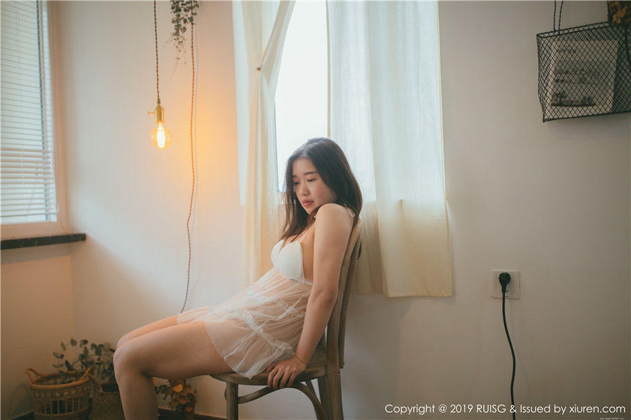 性感少妇浪漫果味蕾丝情趣内衣私拍图片