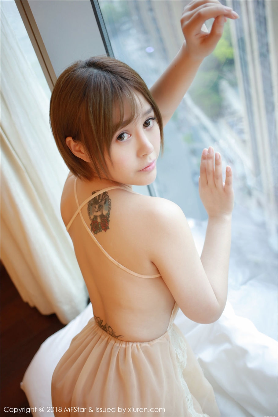 性感少妇Evelyn艾莉美胸翘臀大胆写真