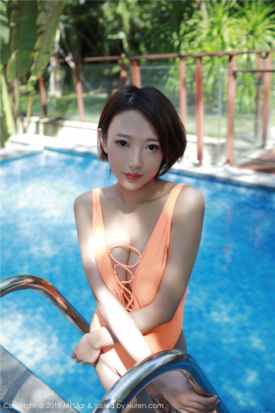 纹身美女栗子Riz性感比基尼酥胸诱惑写真集