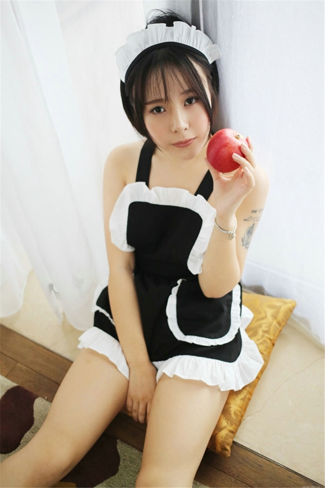 性感女孩丰满白嫩乳房女仆装大胆艺术写真摄影图