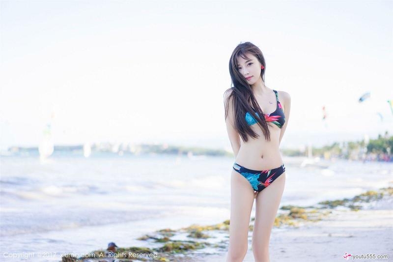 性感妖娆辣妹沙滩泳衣靓丽写真