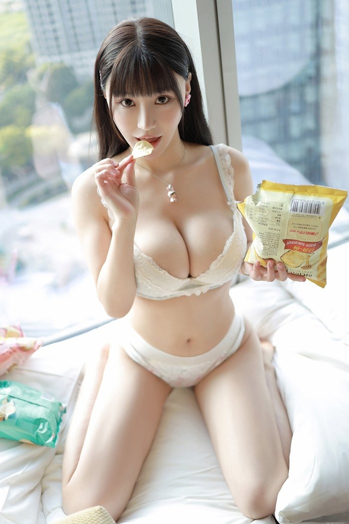 清纯可人的美乳妹子