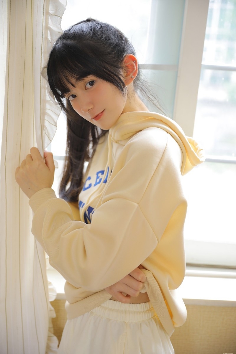 鹅蛋脸美女青春有活力写真摄影