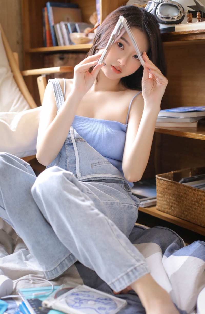 小姐姐长得亭亭玉立清纯写真照片