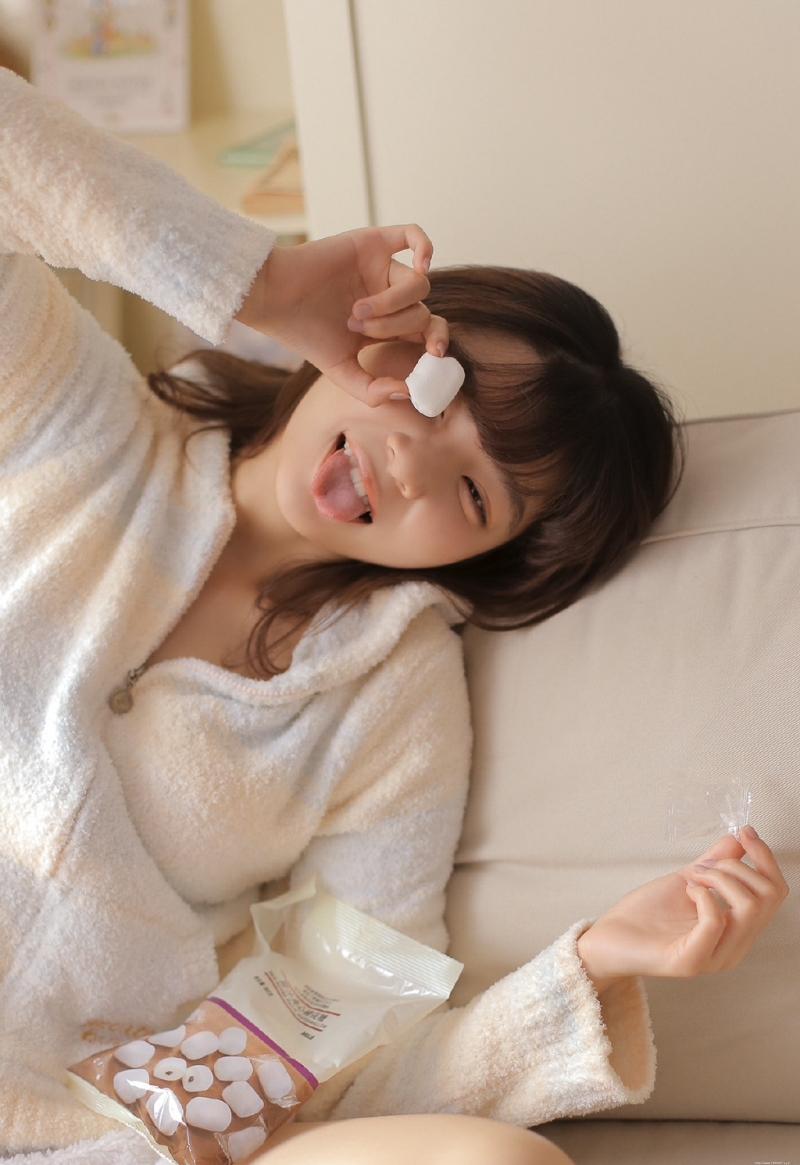 好看爱笑的女孩古灵精怪俏皮图片