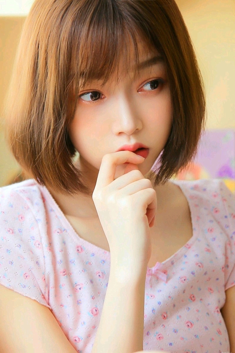 极品摄影童颜萝莉齐肩短发乖巧文静写真