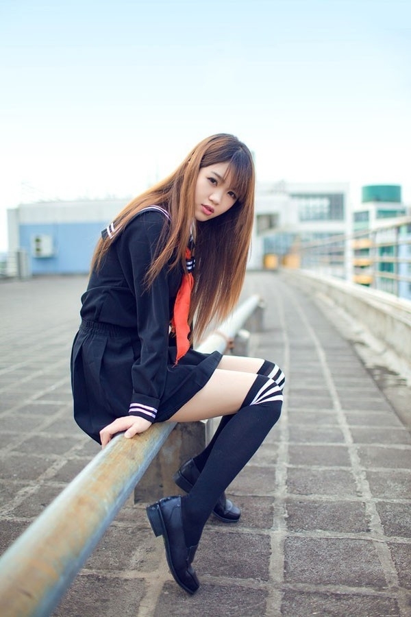 美女校花制服短裙黑丝美腿写真