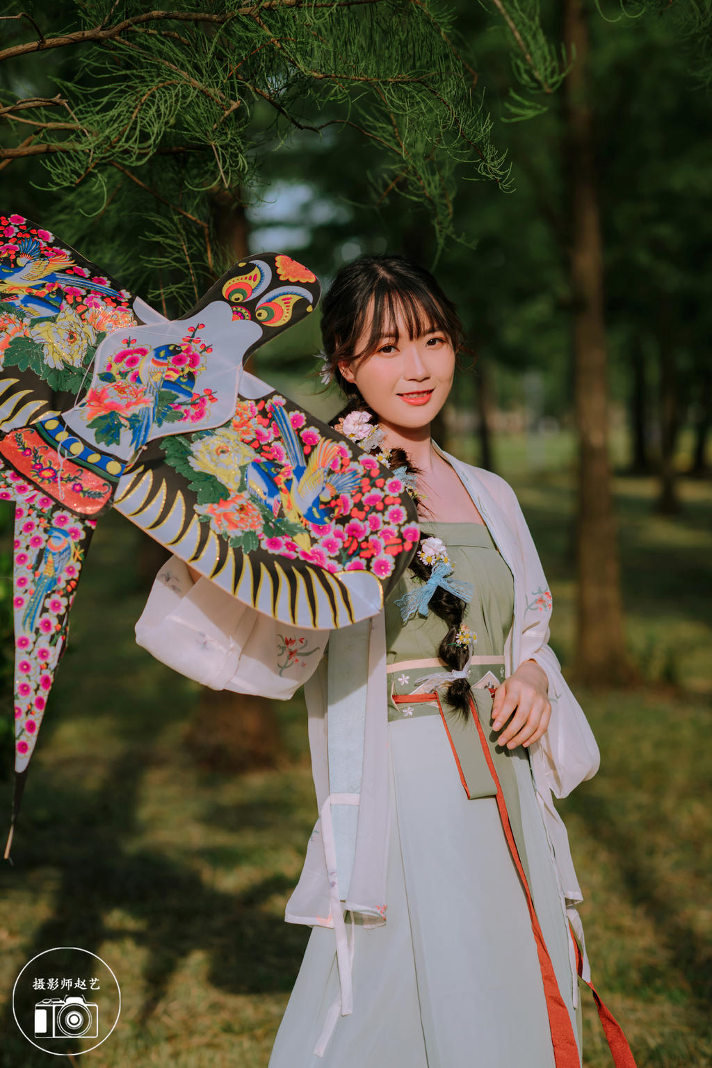 清新小女生拍摄森系汉服图片