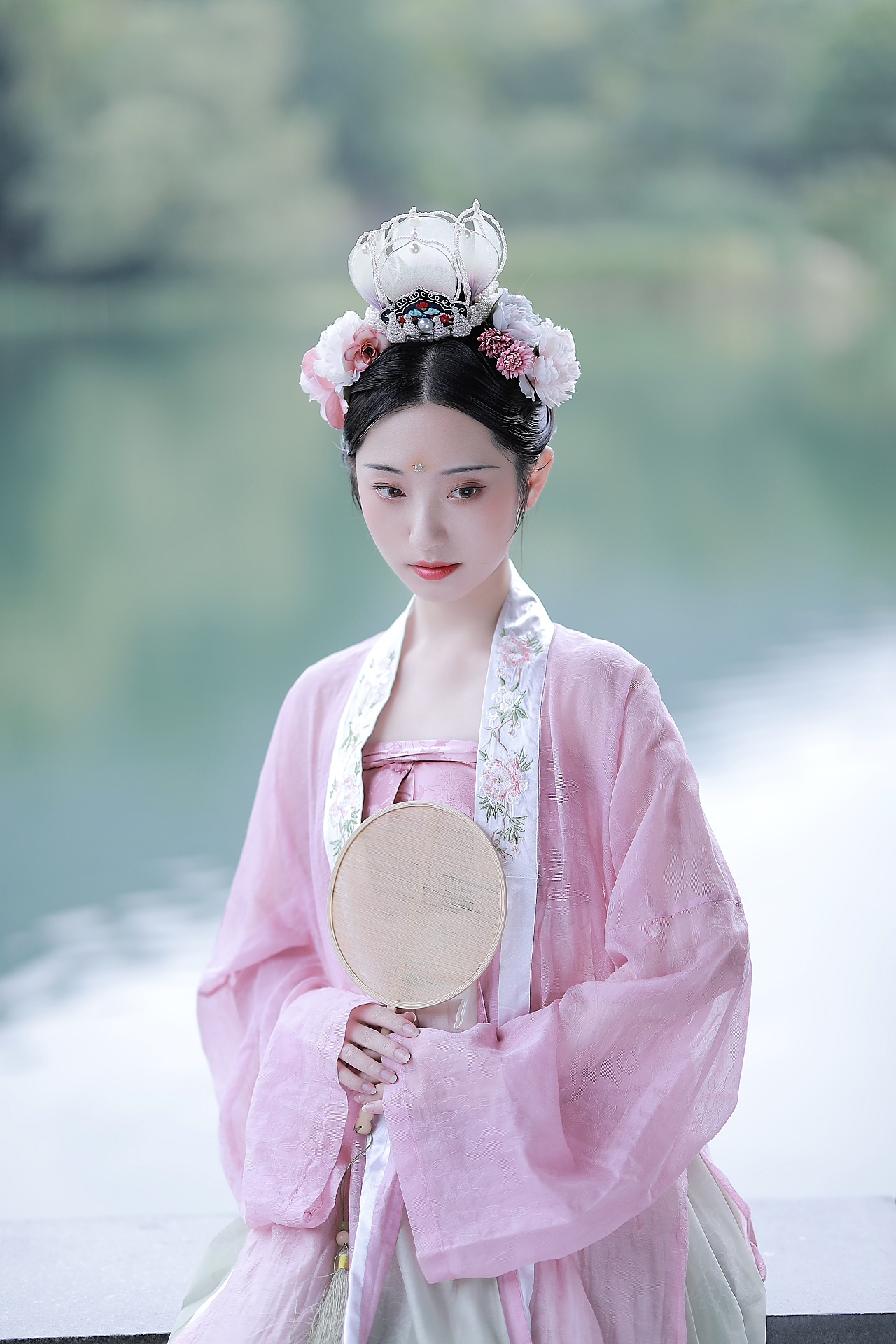 粉嫩古装美女娴静优雅写真