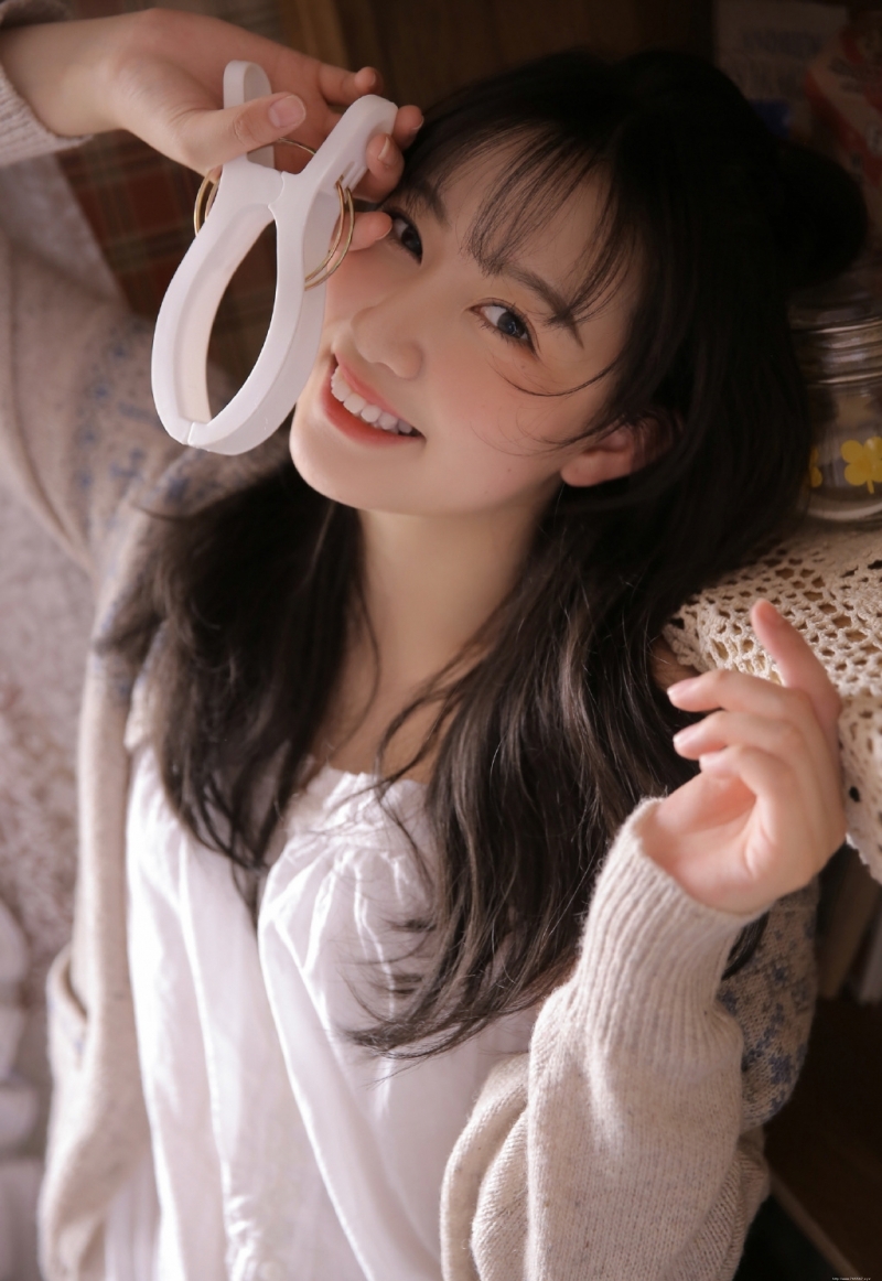 日韩美女唇红齿白娇媚可爱图片