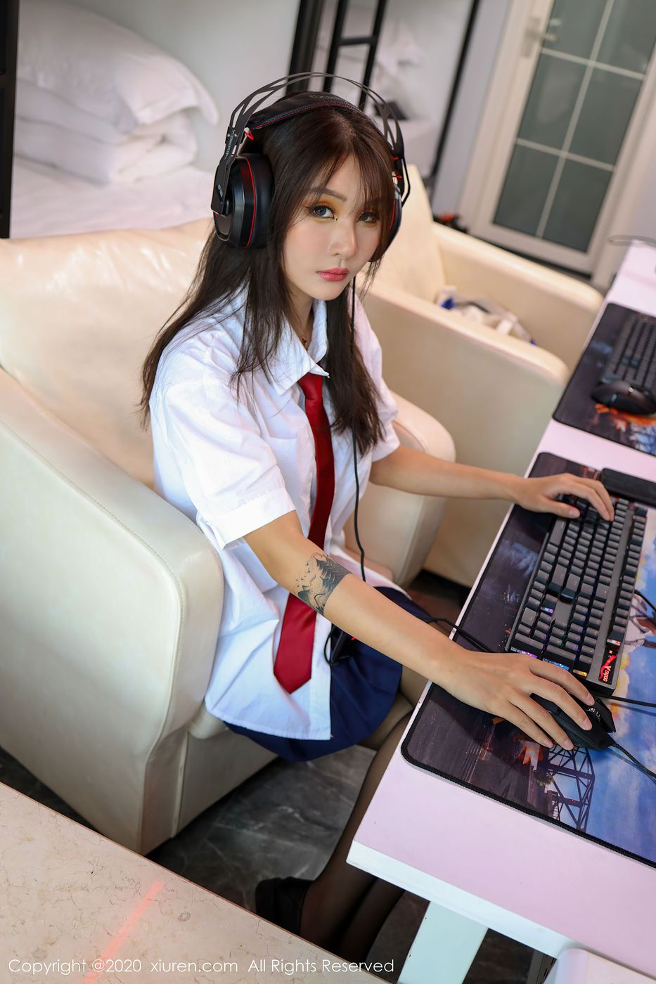 [XiuRen秀人网] 美女模特Emily顾奈奈不良校花网瘾少女系列性感写真 No.2461