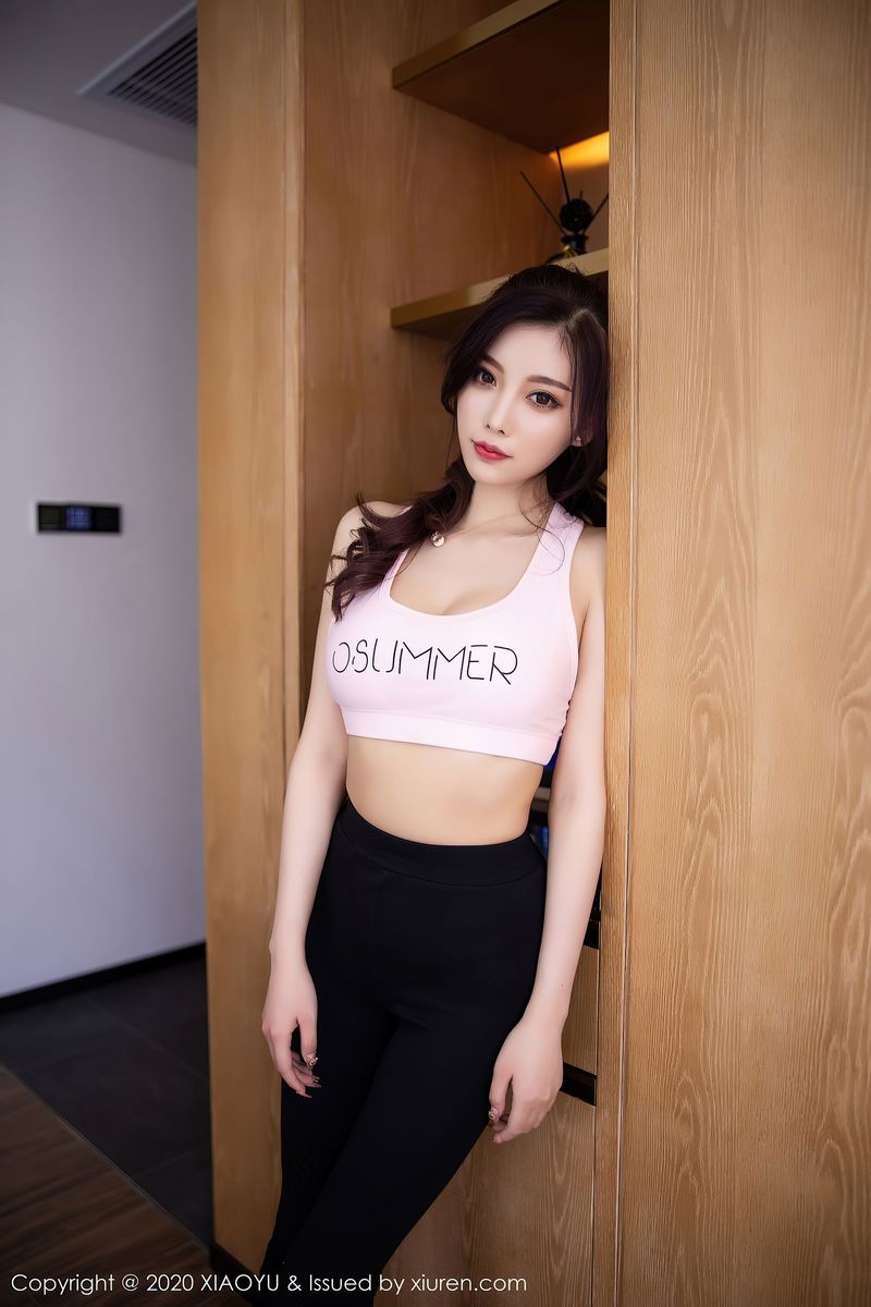 [XIAOYU语画界] 性感女神杨晨晨sugar魔鬼身材运动内衣系列阳朔旅拍 Vol.358