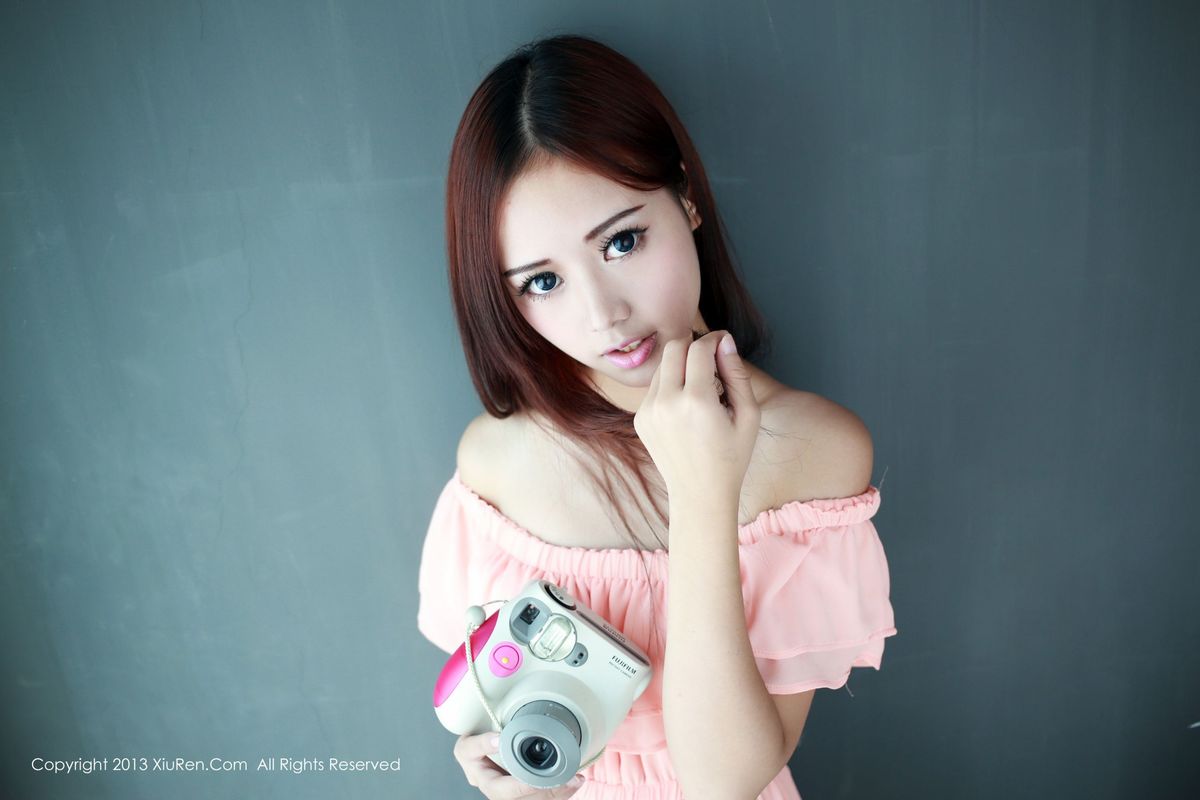 [XiuRen秀人网] 邻家女神toro羽住丝袜美腿+女仆校花装扮性感写真 No.014