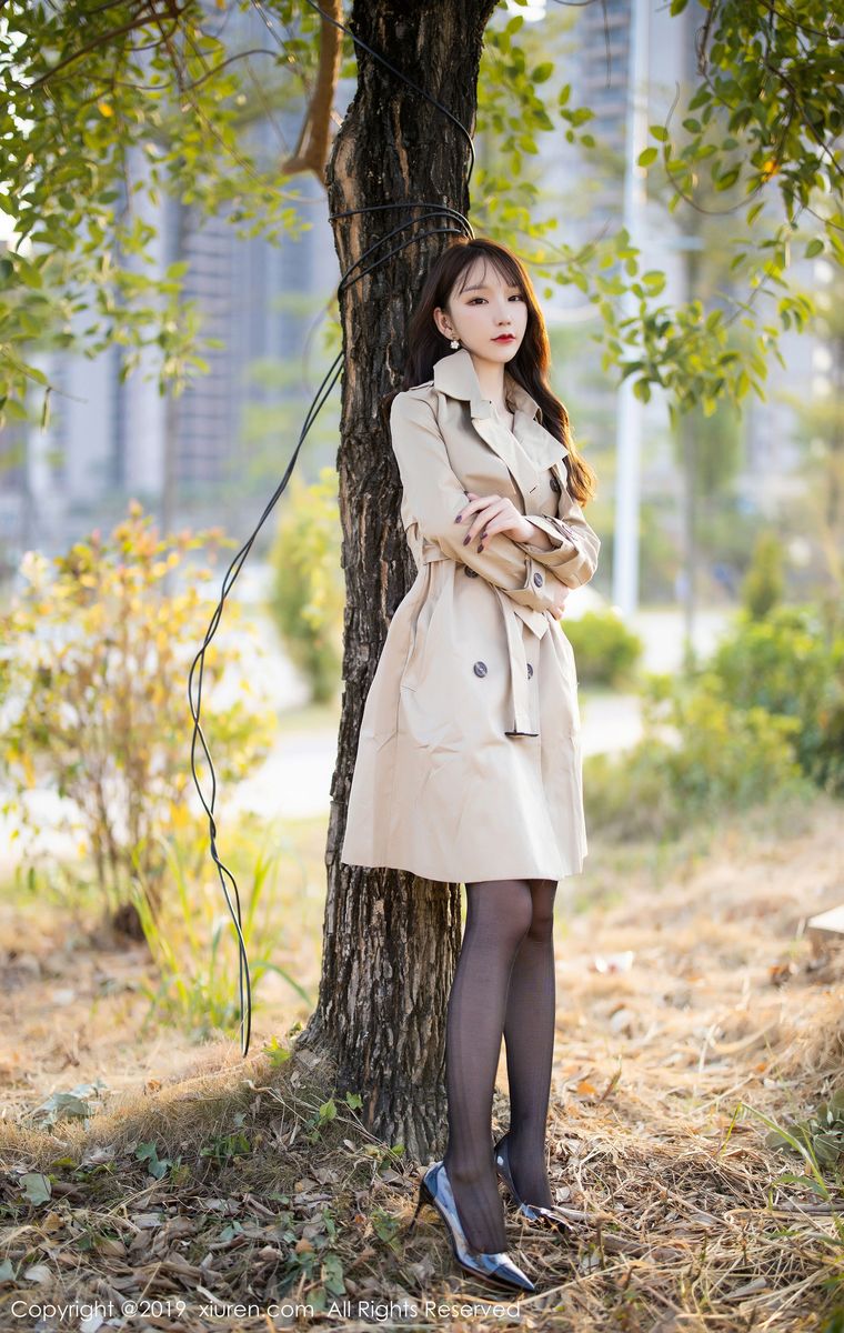 [XIUREN秀人网] 性感女神周于希Sandy黑丝吊袜+精致内衣外拍写真 No.1876