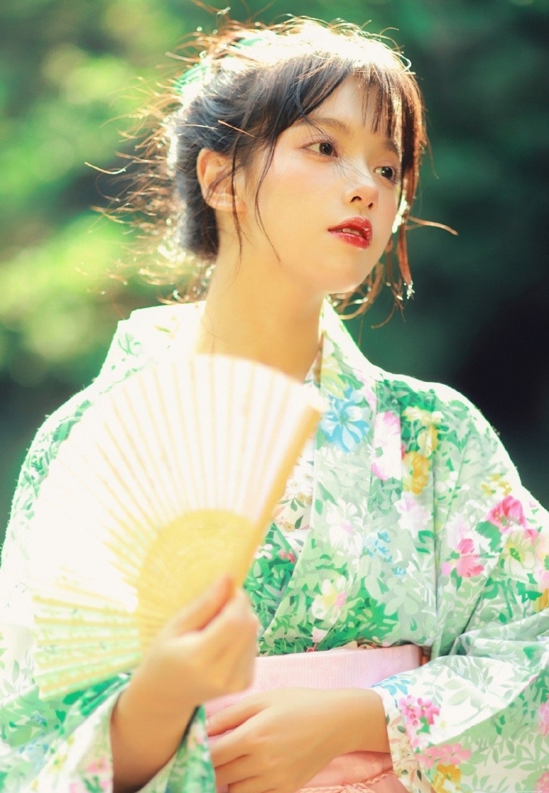 漂亮和服美女红唇雪肤户外写真