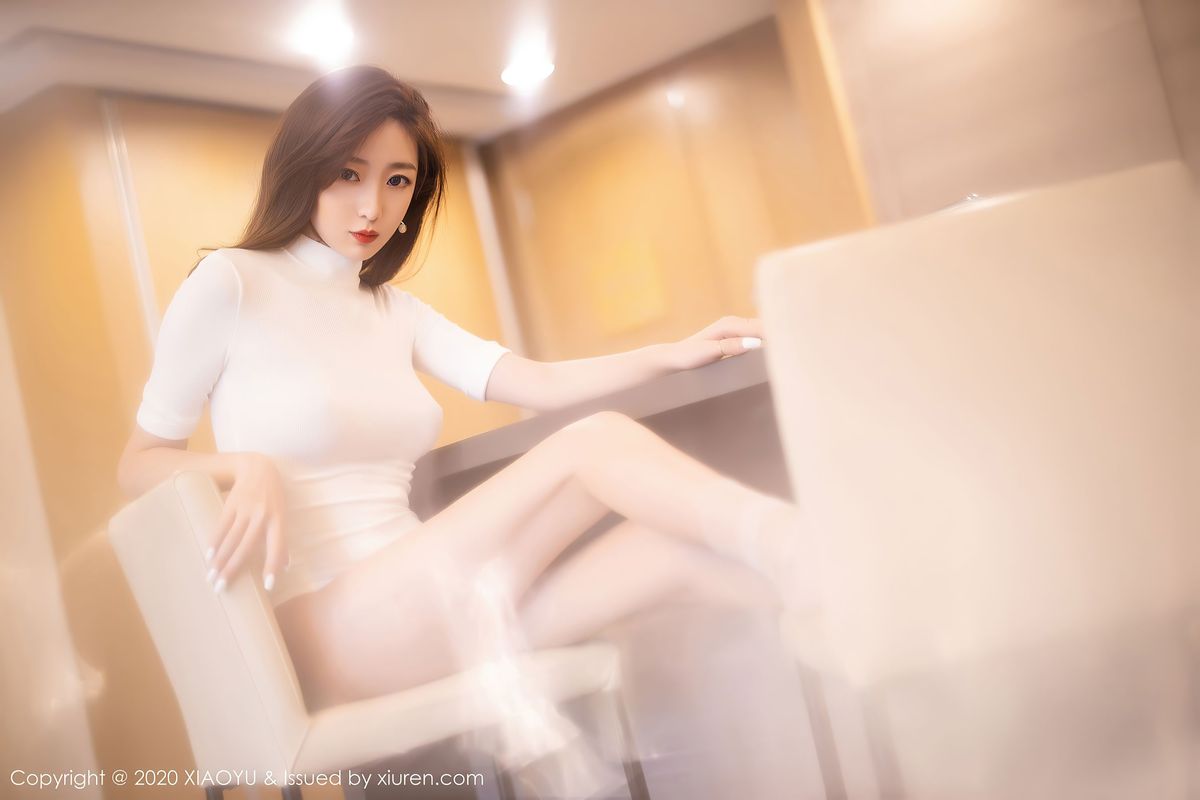 [XIAOYU语画界] 美女模特安琪Yee – 白色连体衣薄透丝袜性感写真 Vol.389