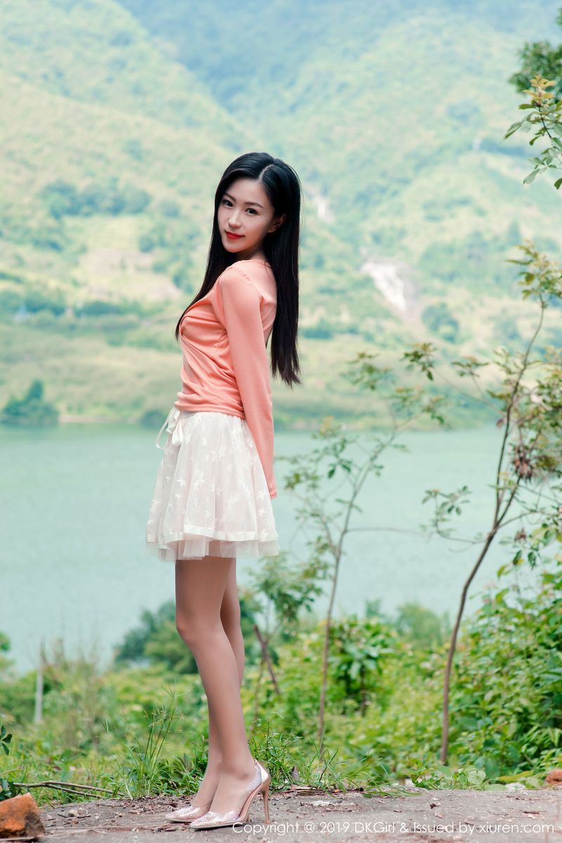 [DKGirl御女郎] 新人妹子小子怡Alice大胆丝袜户外露天车拍系列写真 Vol.114