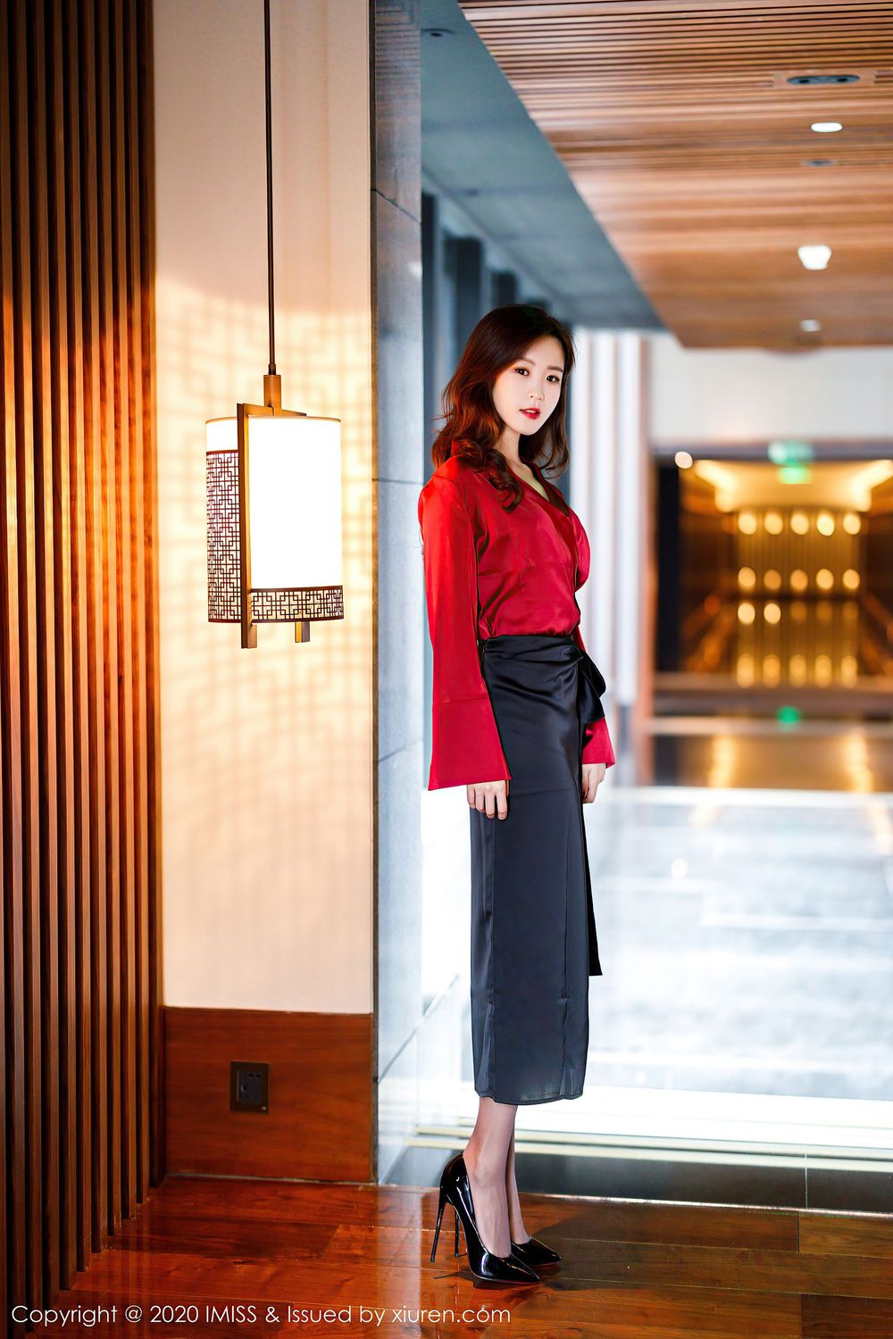 [IMiss爱蜜社] 美女模特杨紫嫣Cynthia – 典雅礼裙与魅惑丝袜心愿旅拍 Vol.502