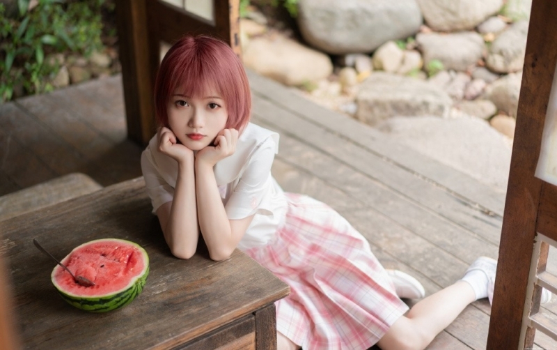 非主流短发美女jk制服户外写真