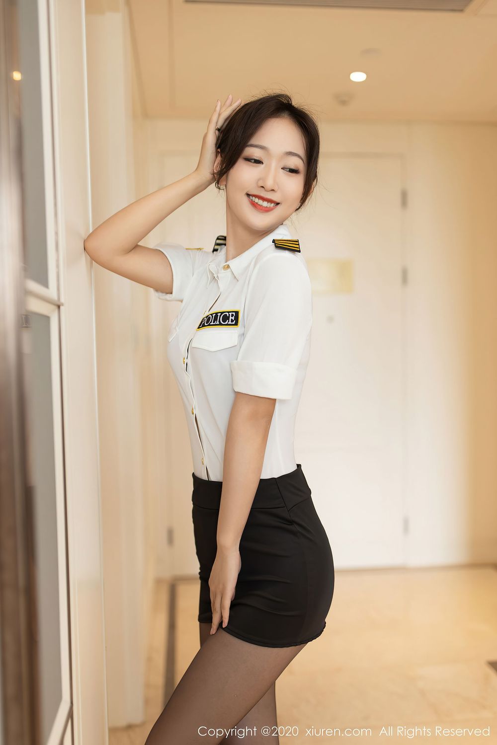 [XiuRen秀人网] 新人模特唐安琪 – 警花搜查官制服系列首套写真 No.2720