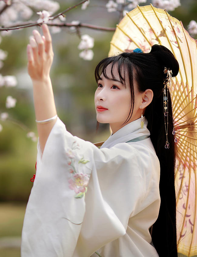 汉服美女长发及腰清新脱俗私拍