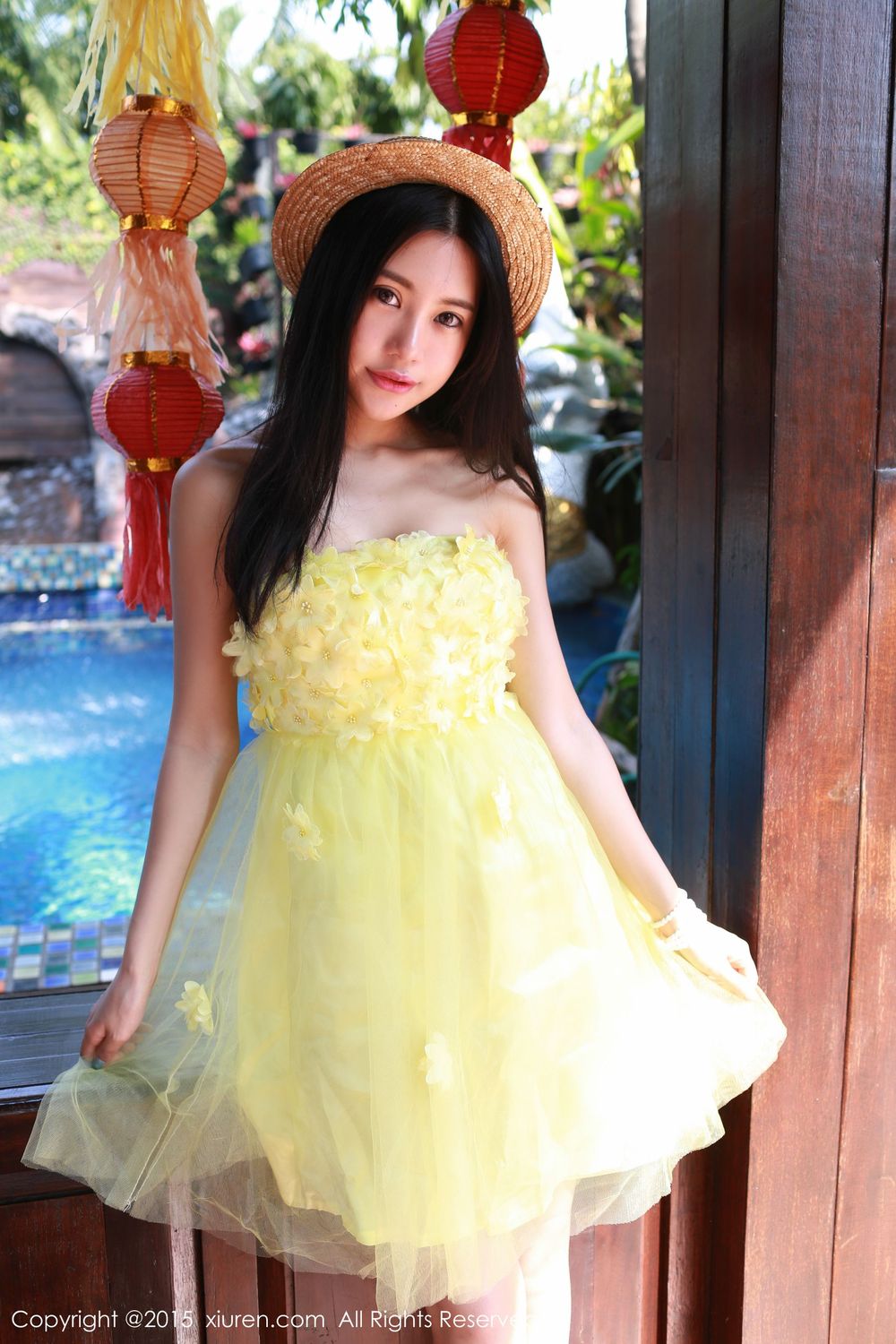 [XiuRen秀人网] 美女模特绮里嘉ula – 黄色袜胸裙泰国清迈小清新旅拍 No.296