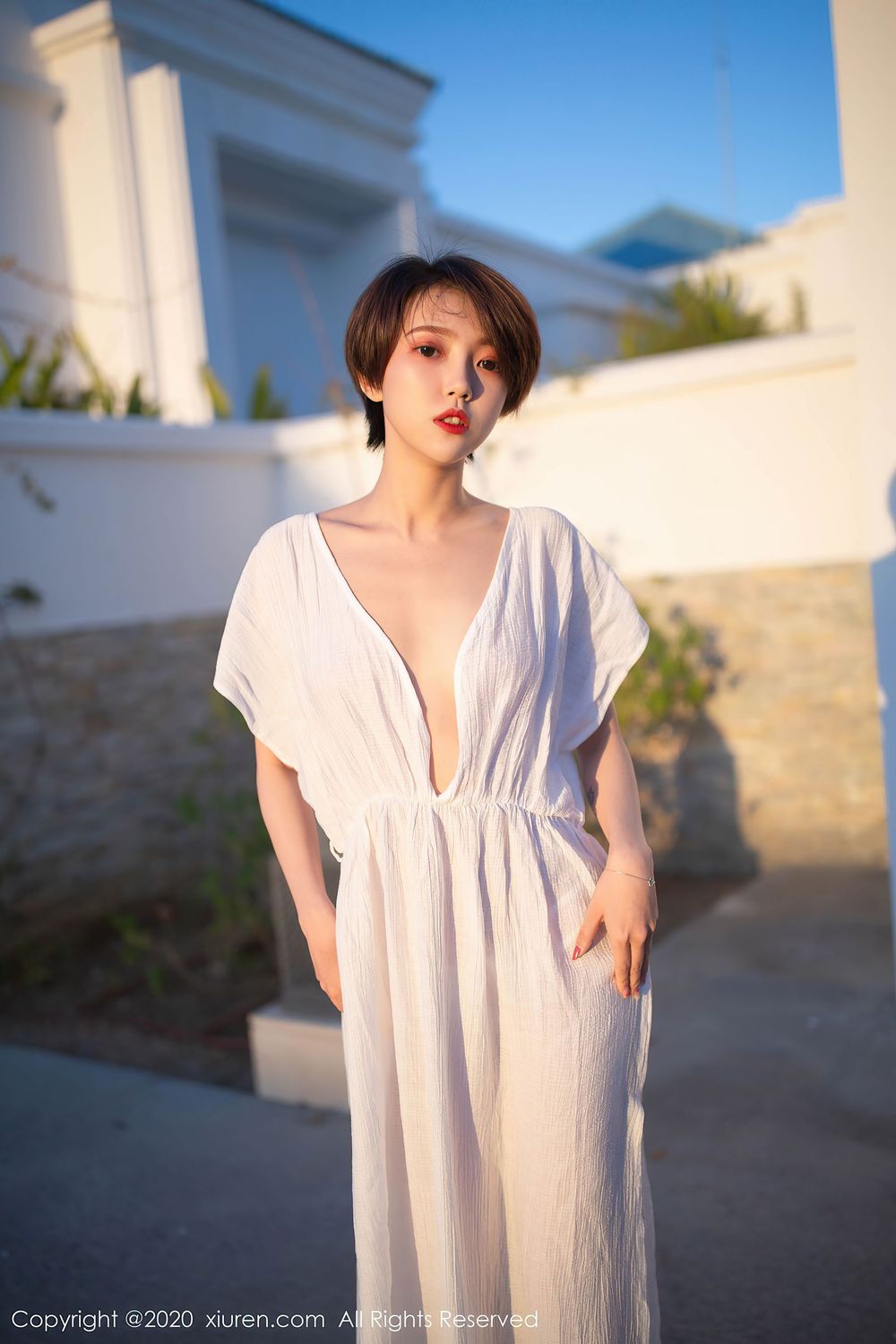 [XiuRen秀人网] 美女模特冯木木LRIS – 蓝与白优雅主题北非写真 No.2405