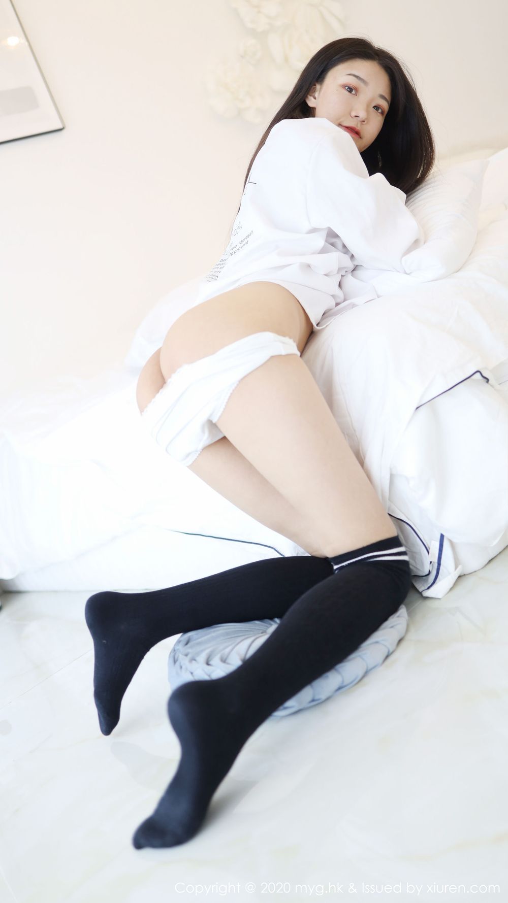 [MyGirl美媛馆] 美女模特Laura张小妮  – JK制服长筒袜系列性感写真 Vol.439