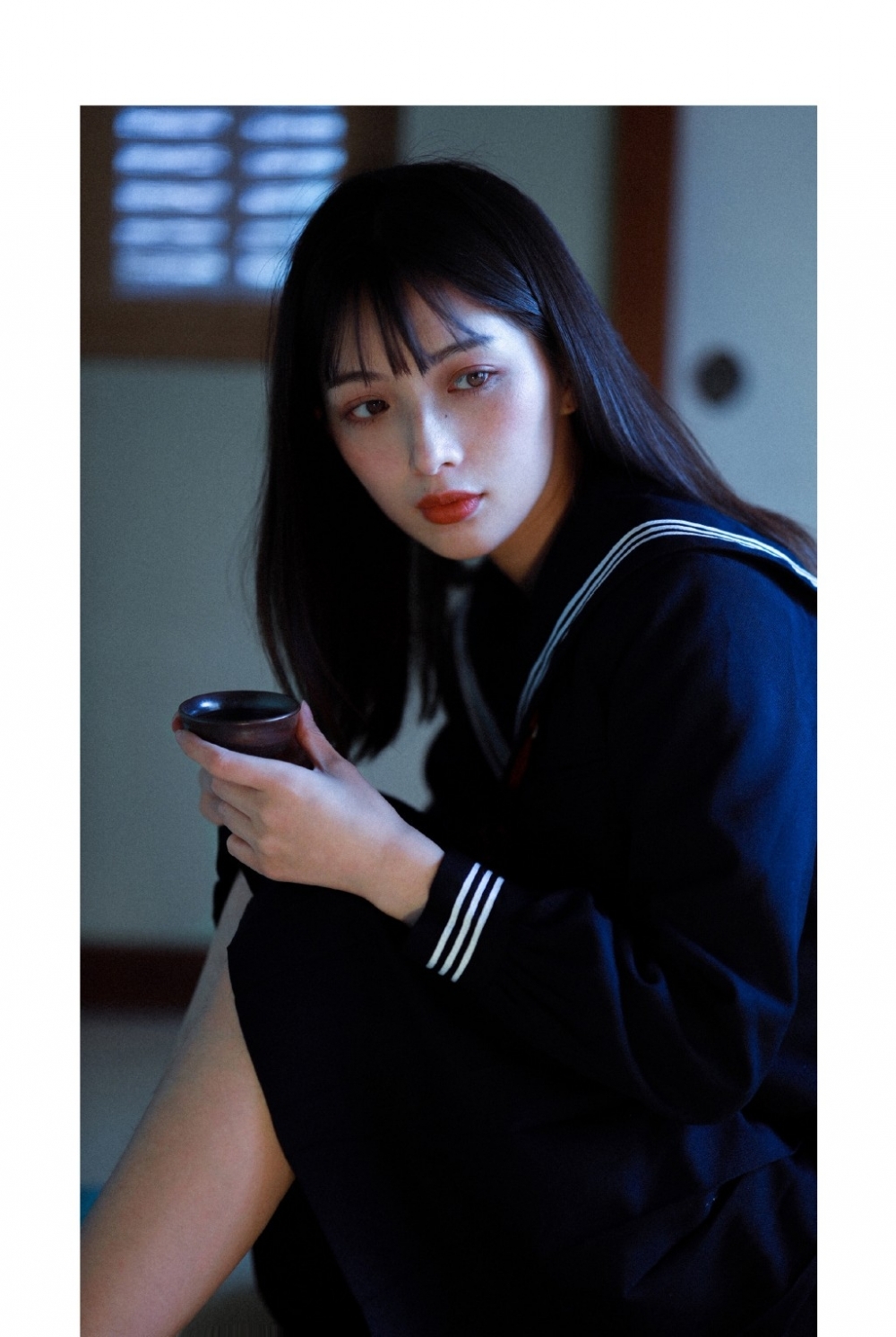 制服美女漂亮脸蛋白里透红图片