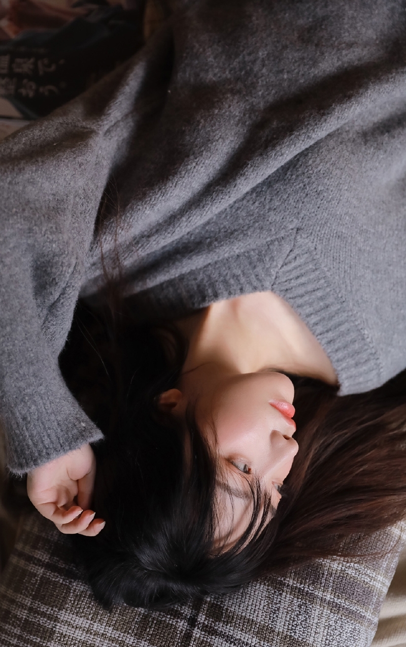 大长腿小姐姐小露香肩私房写真