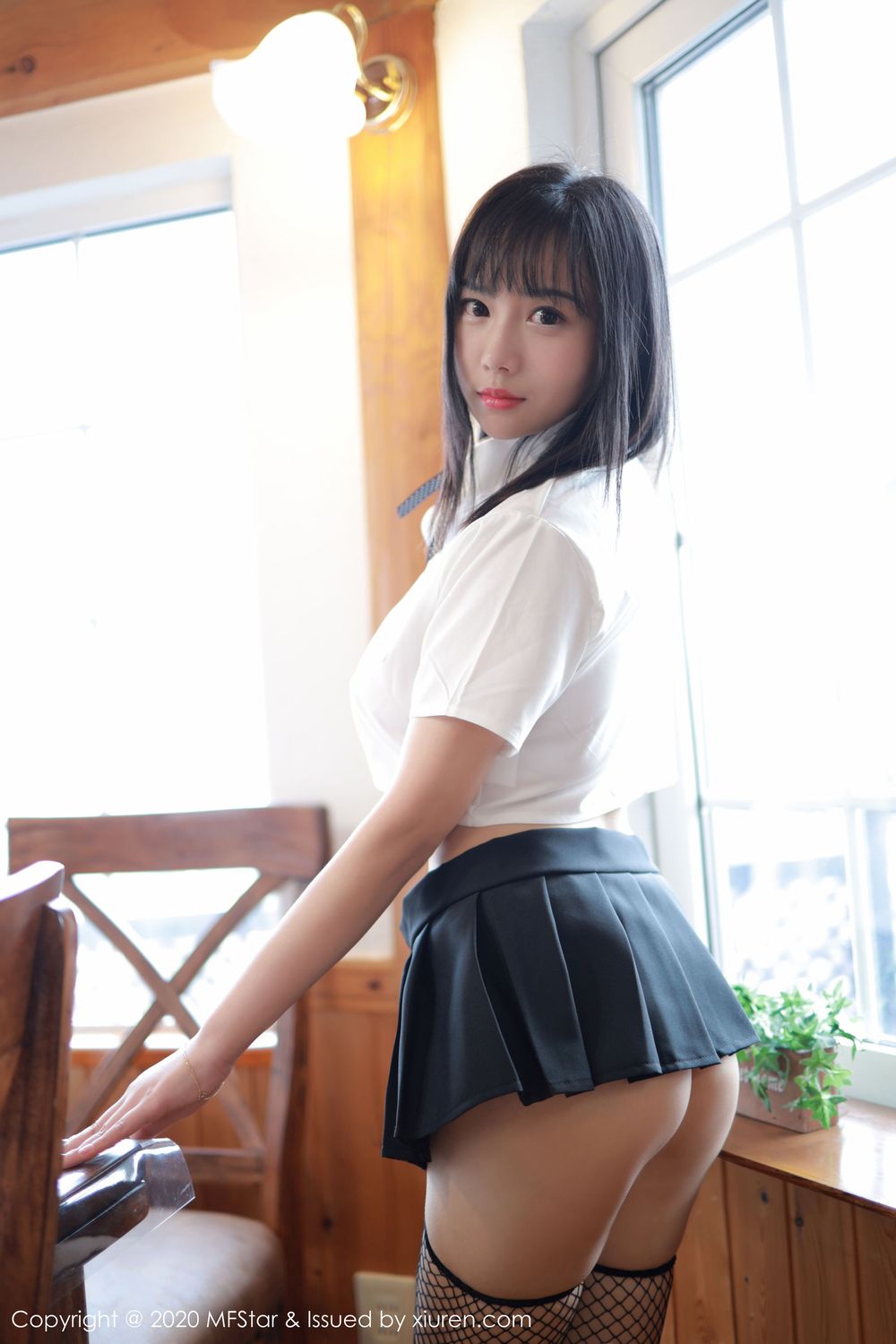 [MFStar模范学院] 美女模特徐微微mia – 性感学生制服系列日本旅拍 Vol.255
