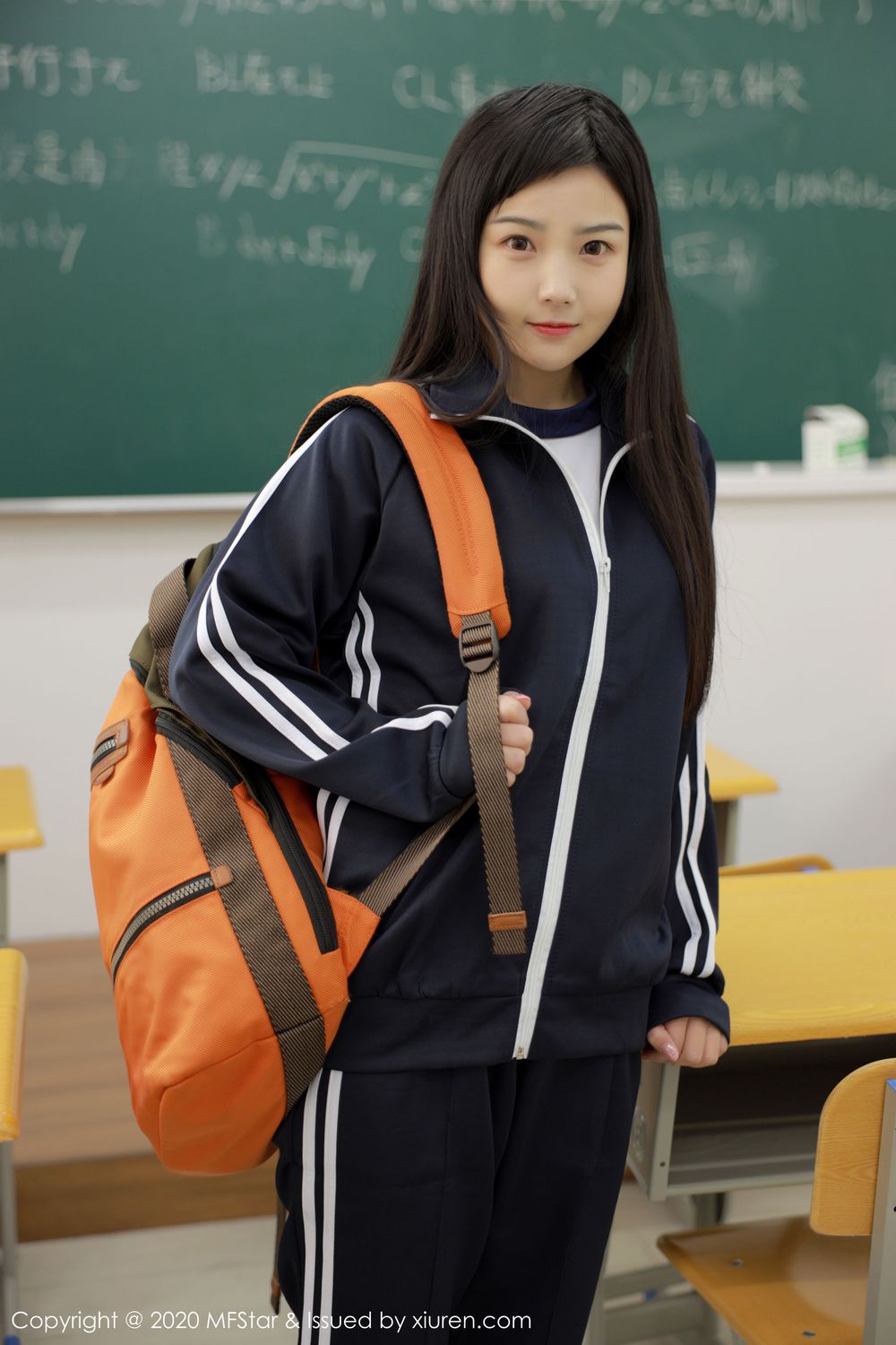 [MFStar模范学院] 美女模特徐微微mia – 学生制服教室场景诱惑写真 Vol.273