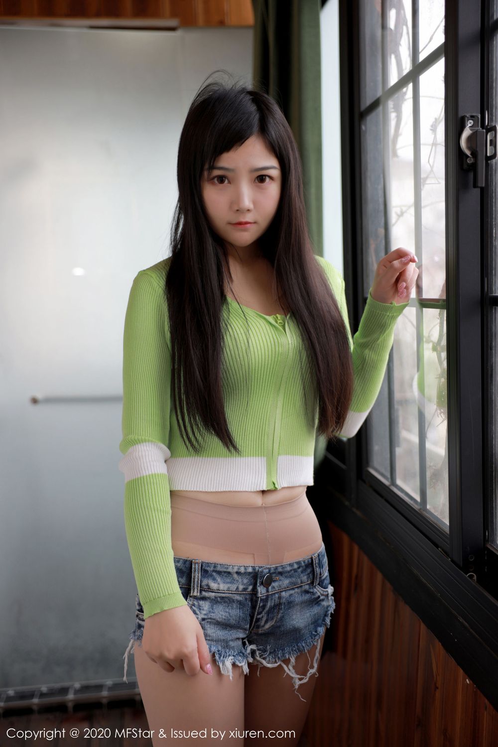 [MFStar模范学院] 美女模特徐微微mia – 超短牛仔裤与丝袜系列套图 Vol.290