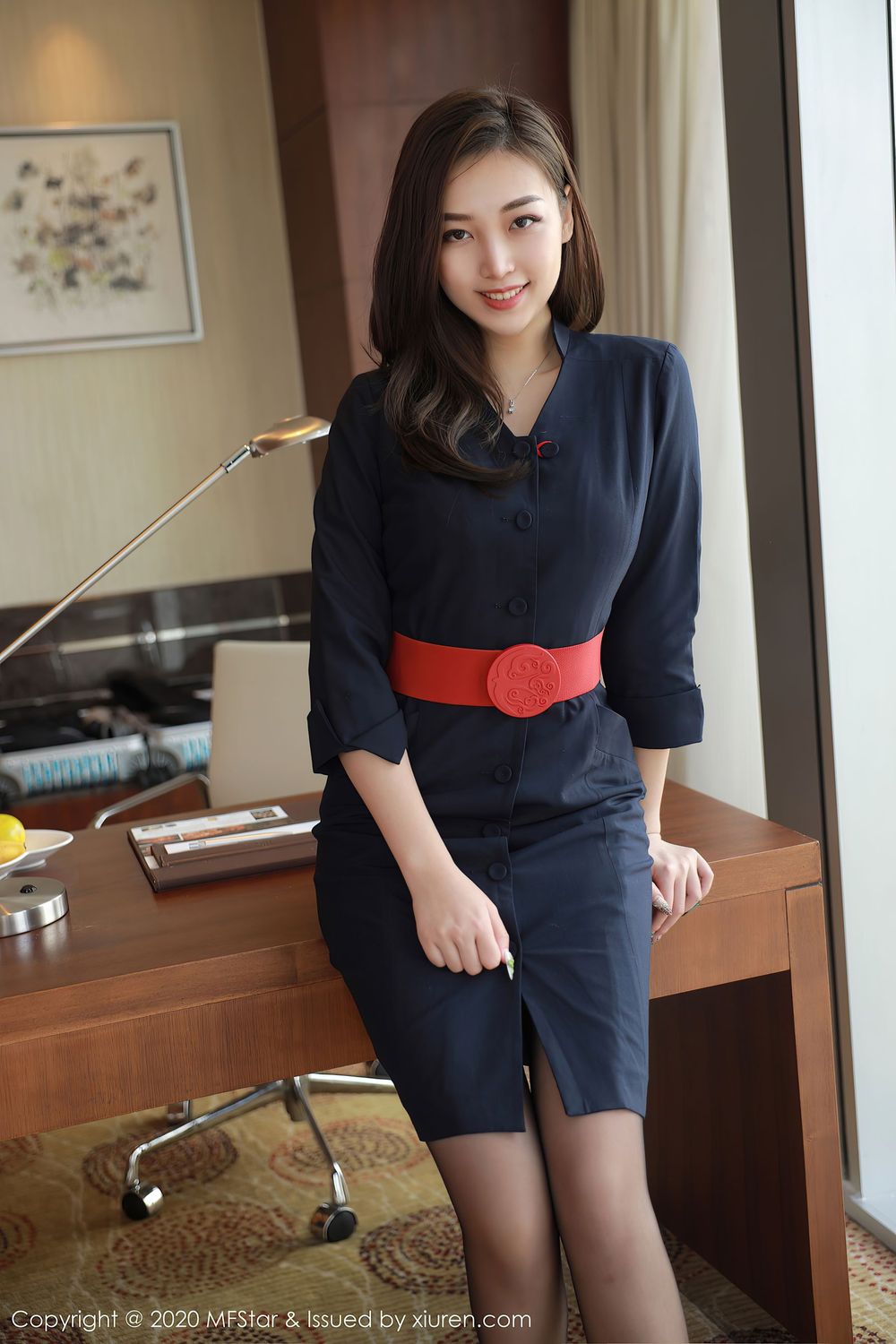 [MFStar模范学院] 新人模特郑颖姗 – 黑丝空乘制服系列性感写真 Vol.404